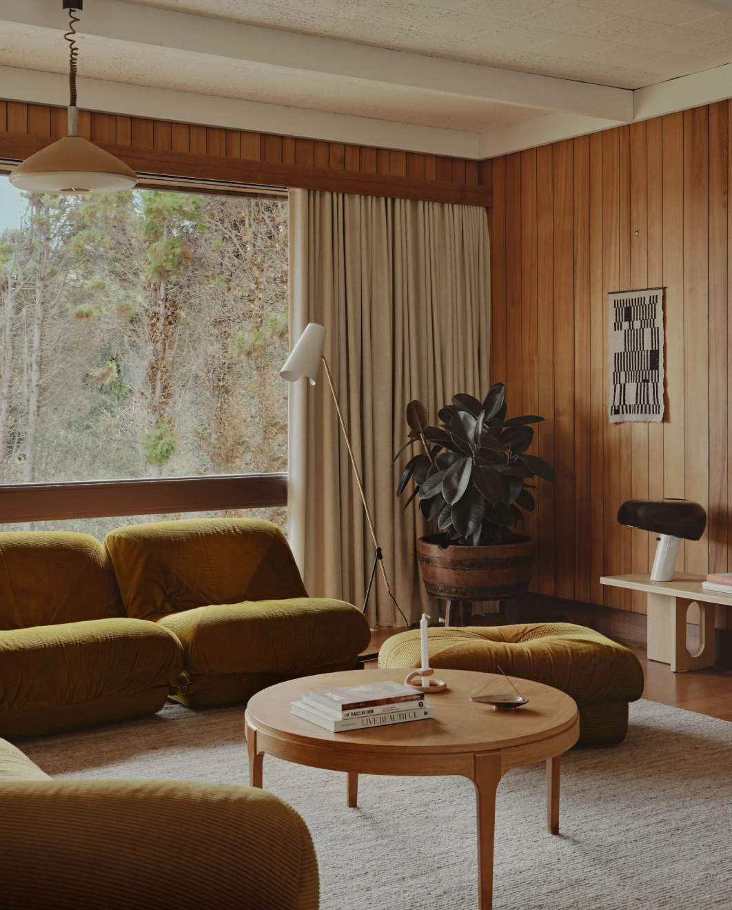 Kona Kahlua: A Mid-Century Modern Haven