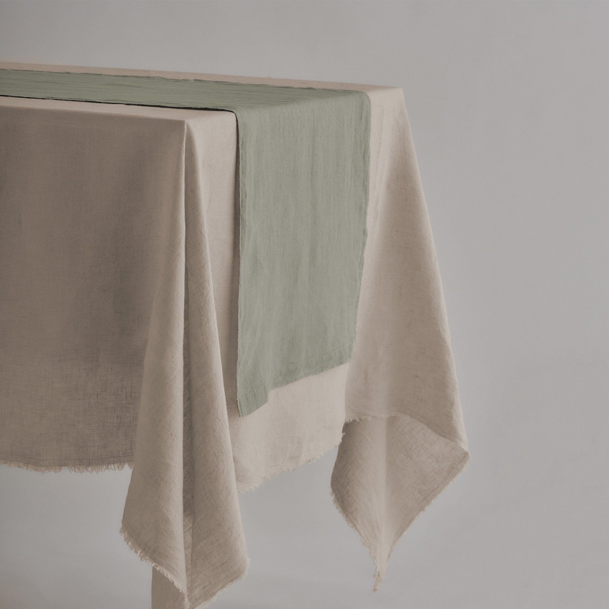 Basix Linen Table Runner - Argent