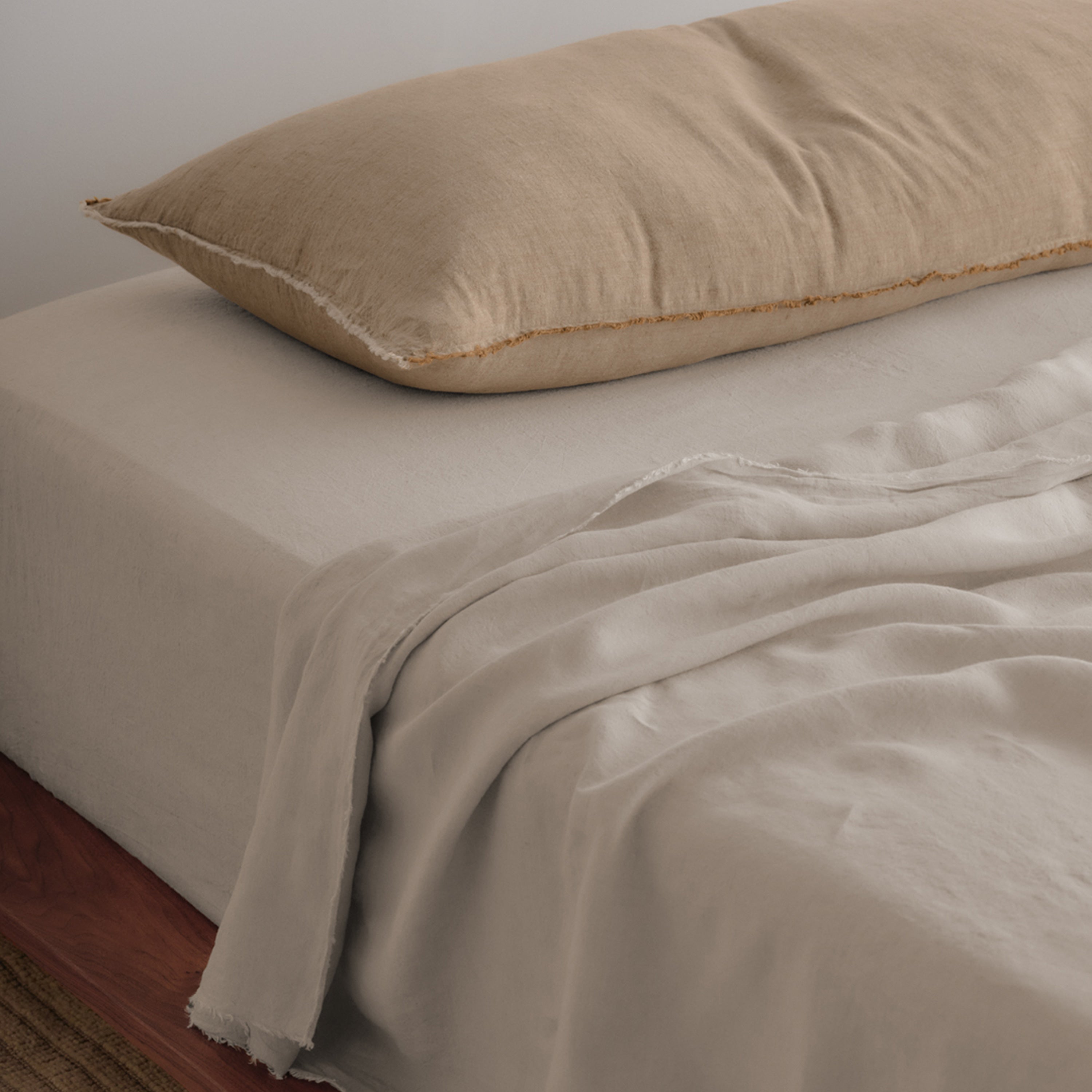 Flocca Linen Body Pillow - Brun