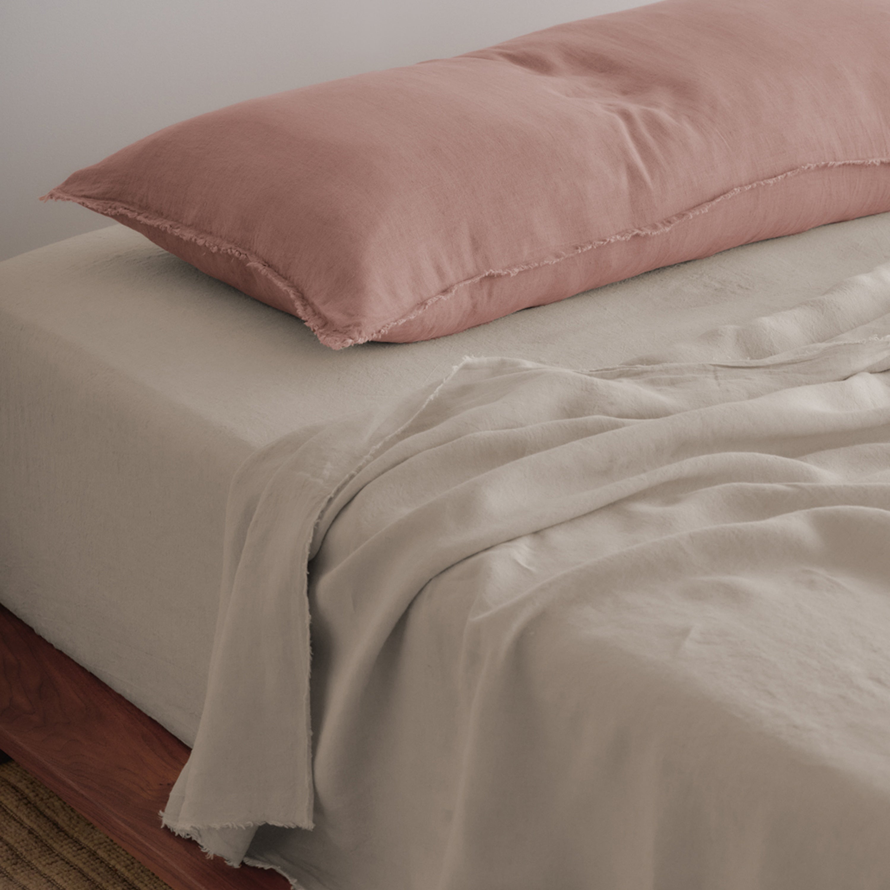 Flocca Linen Body Pillow - Rosa