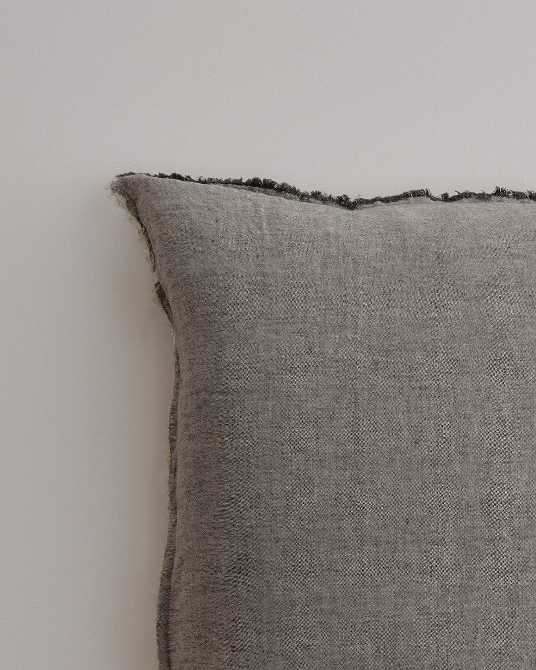 Flocca Linen Pillow - Nox