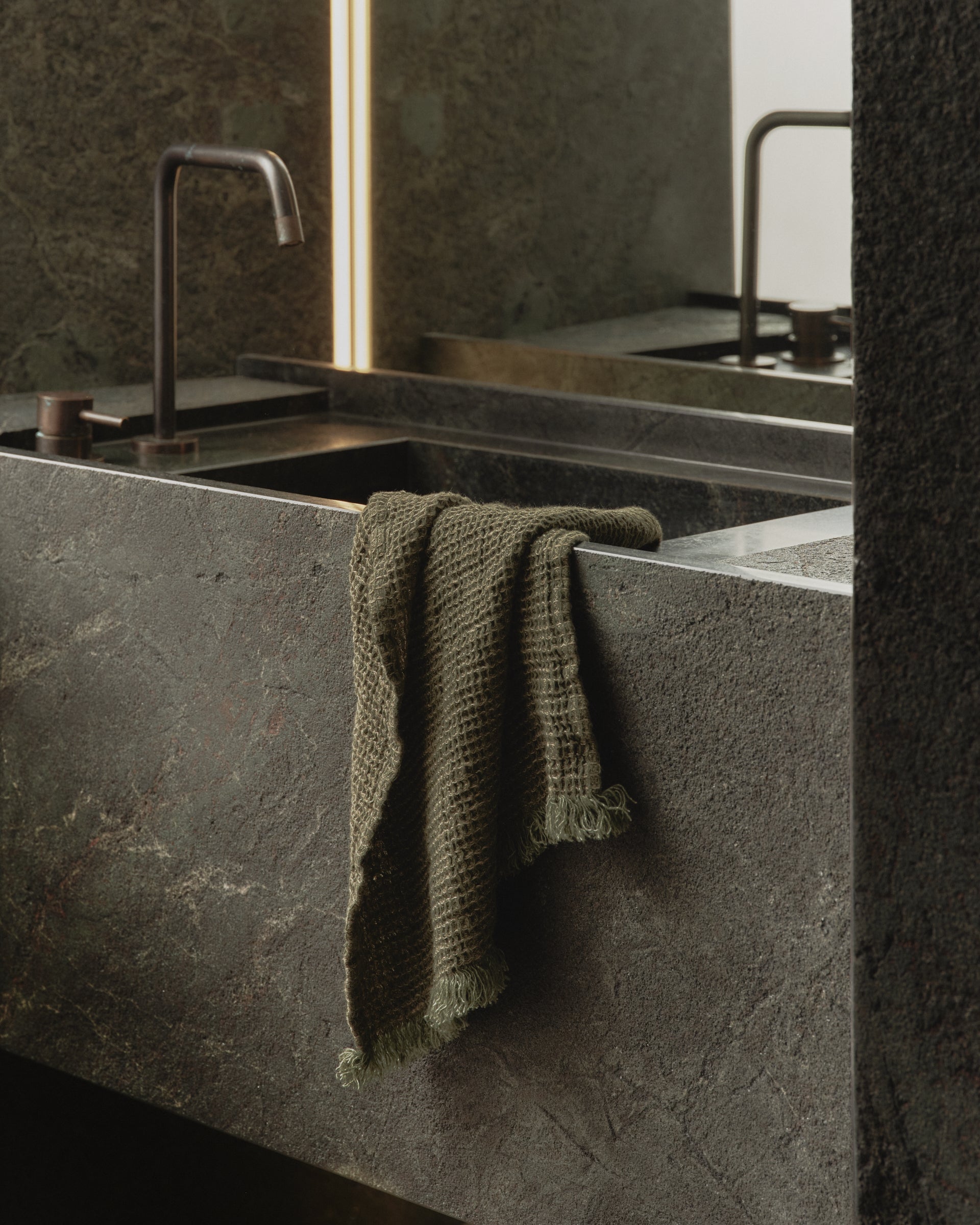 Flocca Linen Hand Towel - Armee