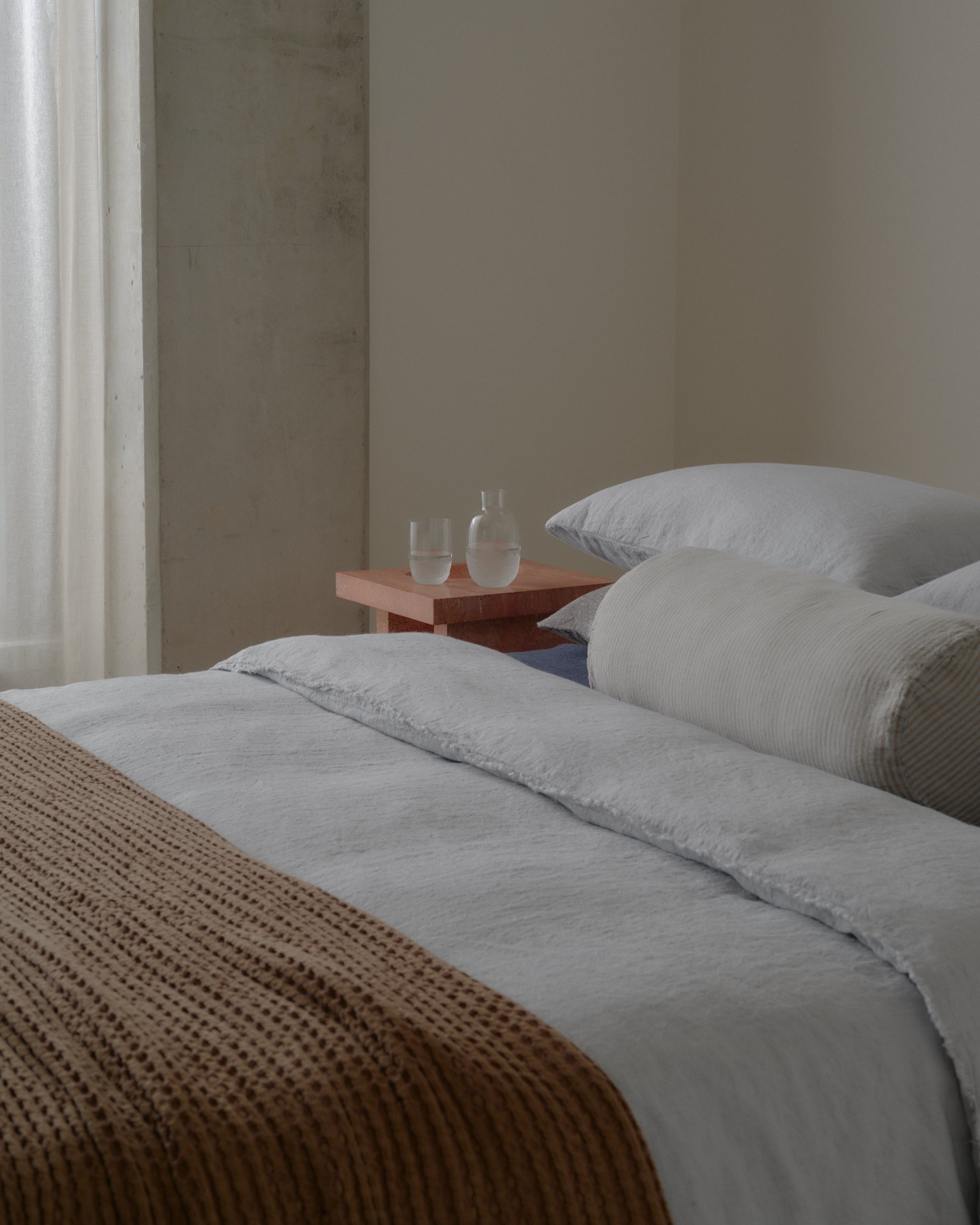 Basix Linen Bolster Pillow - Mare/Bere